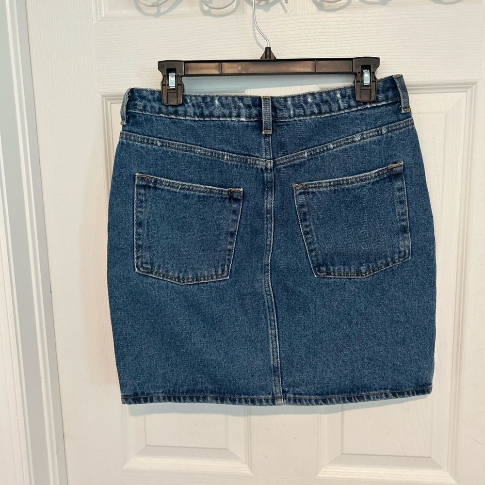 H&M Distressed Dark Blue Denim Mini Skirt with Front Slit - Women. Size 10 - Picture 2 of 8